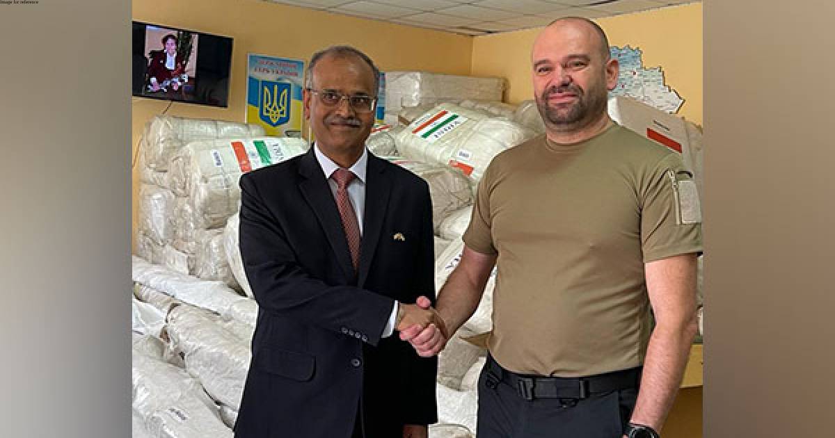 India hands over humanitarian aid to Ukraine